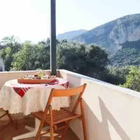 “ Nicolas Traditional House” * Gardelades