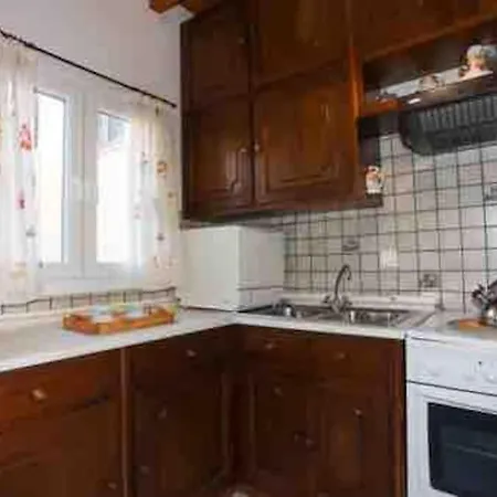 “ Nicolas Traditional House” Gardeládes