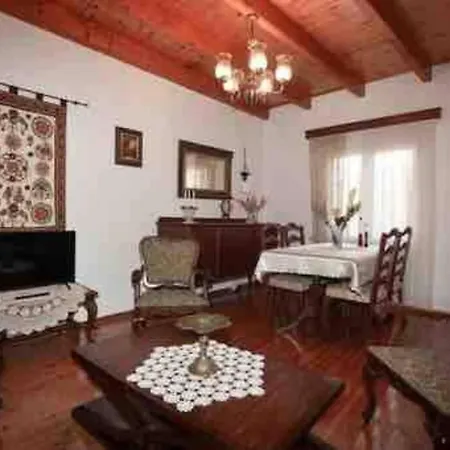 Vakantiehuis “ Nicolas Traditional House”