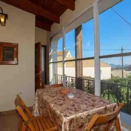 Vakantiehuis “ Nicolas Traditional House” Gardeládes