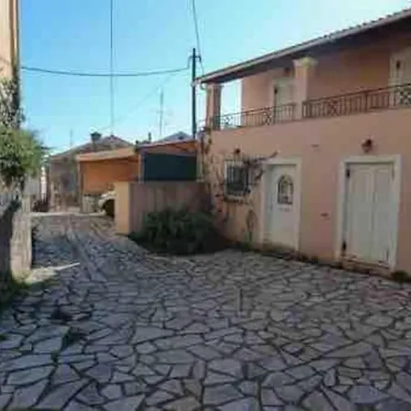 Vakantiehuis “ Nicolas Traditional House” Gardeládes