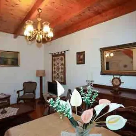 Vakantiehuis “ Nicolas Traditional House” *