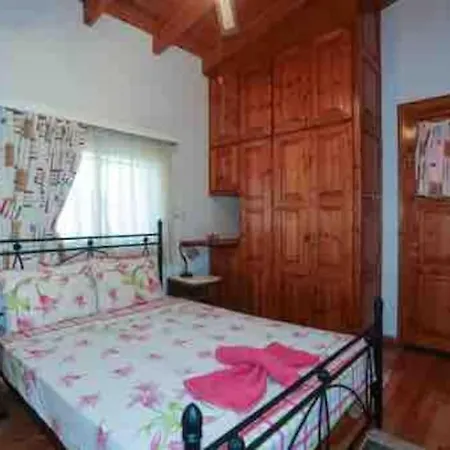 “ Nicolas Traditional House” Gardeládes