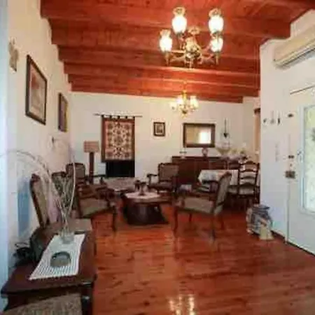 “ Nicolas Traditional House” Vakantiehuis *